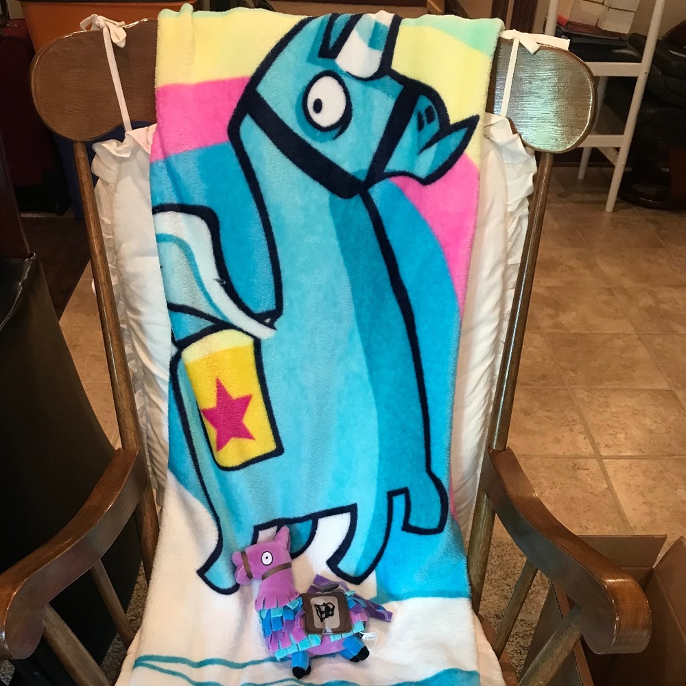 Fortnite plush throw blanket & Llama loot plush